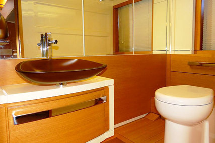 Azimut Yachts 64 for sale in for €1,350,000 (£1,187,753)