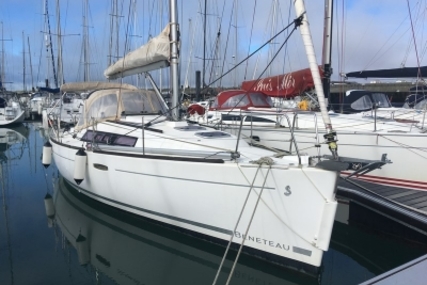 Beneteau Oceanis 31 Lifting Keel for sale in France for €61,500 (£53,872)