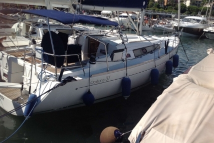 Beneteau Oceanis 37 for sale in France for €79,000 (£68,512)