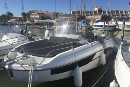 Beneteau Flyer 7.7 Sundeck for sale in France for €67,000 (£58,690)