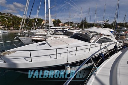 Pershing 45' for sale in Italy for €140,000 (£122,870)