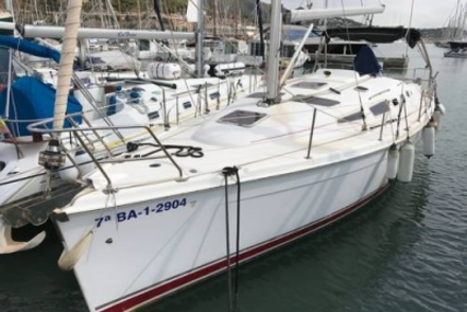 Hunter 38 for sale in Spain for €69,000 (£60,162)