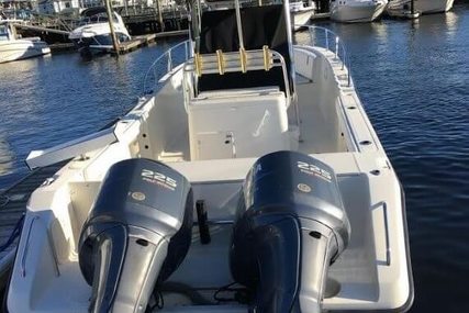Pursuit C 2870 Center Console for sale in United States of America for $ 69.900 (£ 50.161)
