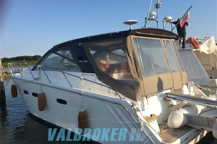 Sealine SC 35 for sale in Italy for €129,000 (£113,215)