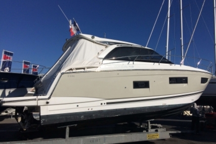 Jeanneau Leader 40 for sale in France for €384,900 (£332,363)