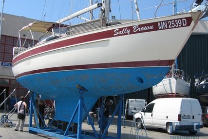 Najad 370 for sale in Italy for €89,000 (£78,110)