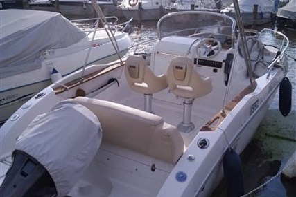 Sessa Marine Key Largo 20 for sale in Italy for €27,000 (£23,651)