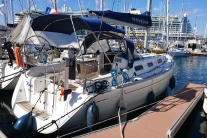 Dufour 325 Grand Large for sale in France for €46,000 (£40,262)