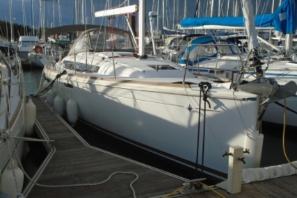 Jeanneau Sun Odyssey 379 for sale in France for €140,000 (£122,638)