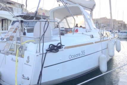 Beneteau Oceanis 35 for sale in France for €120,000 (£104,363)