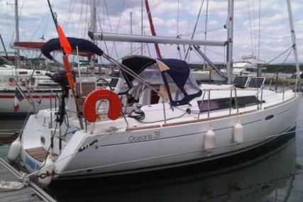 Beneteau Oceanis 31 for sale in France for €65,000 (£58,181)