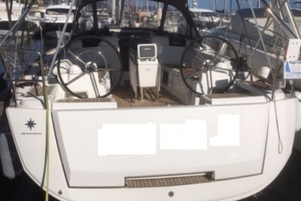 Jeanneau Sun Odyssey 419 for sale in France for €191,000 (£167,309)