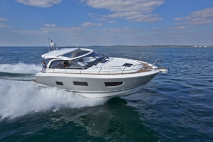 Jeanneau Leader 40 for sale in France for €269,000 (£232,860)