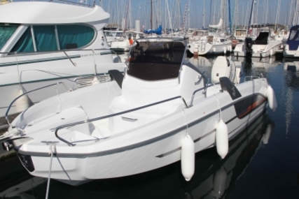 Beneteau Flyer 6.6 Spacedeck for sale in France for €38,900 (£34,074)
