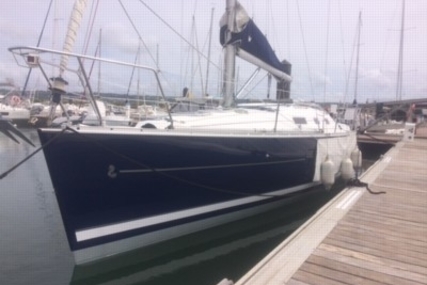 Beneteau Oceanis 323 Clipper for sale in France for €45,000 (£39,436)