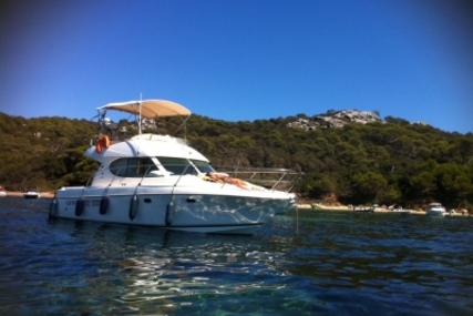 Prestige 32 for sale in France for €82,000 (£71,661)