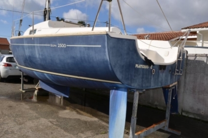 Jeanneau Sun 2500 Lifting Keel for sale in France for 15.900 € (13.922 £)