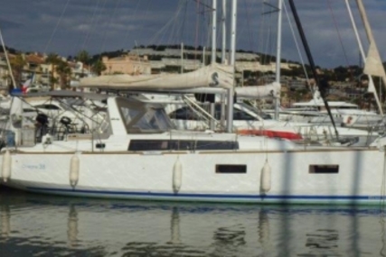 Beneteau Oceanis 38 for sale in France for €130,000 (£113,060)