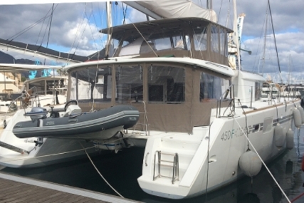 Lagoon 450 for sale in Italy for €450,000 (£394,177)
