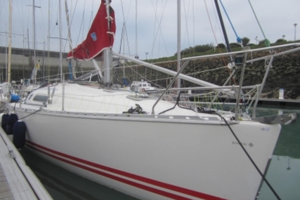 Jeanneau Sun Fast 32 for sale in France for €37,000 (£32,412)