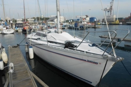 Jeanneau Selection 37 for sale in Portugal for €29,000 (£25,304)