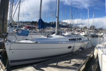 Jeanneau Sun Odyssey 32i for sale in France for €39,900 (£35,636)