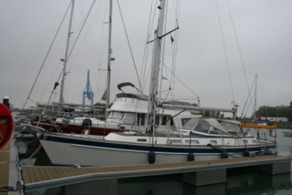 Hallberg-Rassy 43 for sale in Belgium for €309,000 (£270,377)