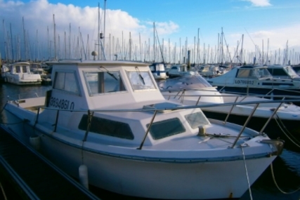 Jeanneau ISLANDER for sale in France for €7,500 (£6,570)