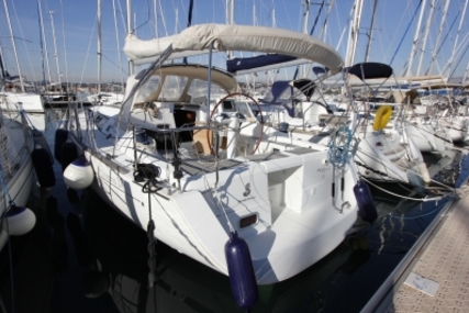 Beneteau Oceanis 37 for sale in France for €85,000 (£74,566)