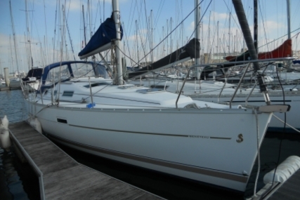 Beneteau Oceanis 323 Clipper for sale in France for €46,000 (£40,312)