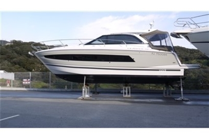 Jeanneau Leader 40 for sale in France for €335,000 (£289,274)