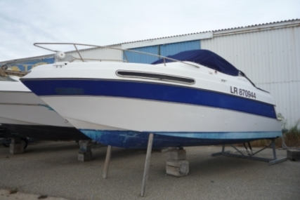 Four Winns Vista 238 for sale in France for €8,000 (£7,030)
