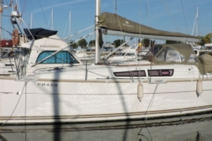Jeanneau Sun Odyssey 33i for sale in Spain for €74,900 (£65,639)