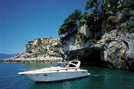 Cayman 38 WA for sale in Italy for €60,000 (£52,515)