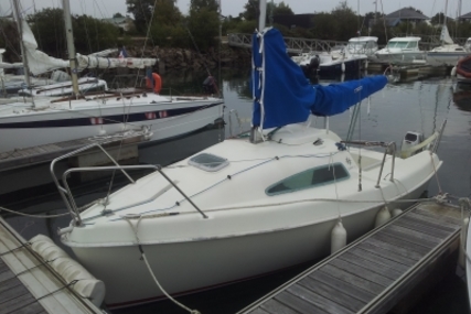 Jeanneau Sun Fast 17 for sale in France for €4,000 (£3,496)