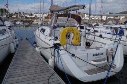 Jeanneau Sun Odyssey 33i for sale in France for €69,000 (£61,626)