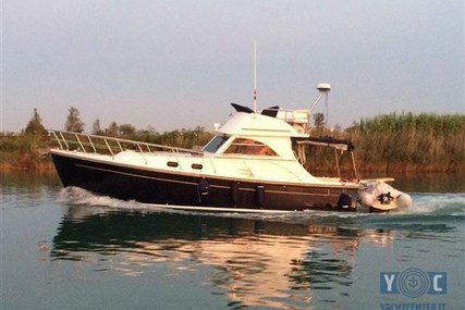 Cantieri Estensi 360 Goldstar fly for sale in Italy for €95,000 (£83,149)