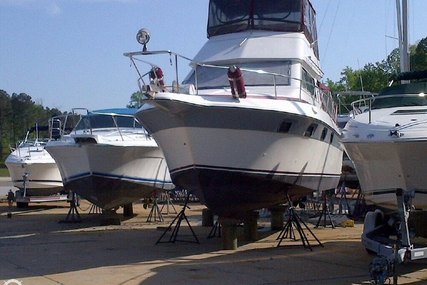 Cruisers Yachts Chateau Vee 338 for sale in United States of America for $20,500 (£15,681)