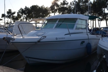 Jeanneau Merry Fisher 695 for sale in France for €27,000 (£23,632)