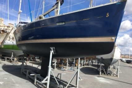 Beneteau Oceanis 373 for sale in France for €49,000 (£43,004)