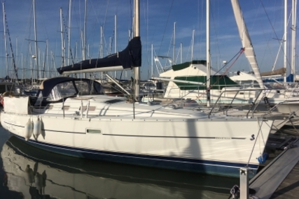 Beneteau Oceanis 323 Clipper for sale in France for €48,000 (£42,047)
