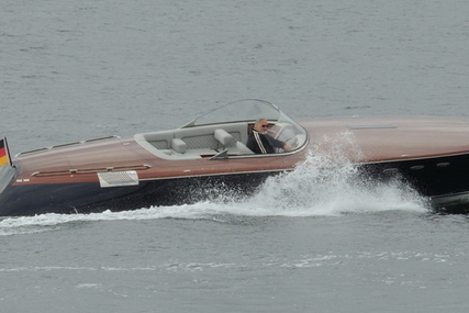 Runabout 33 Classic for sale in Germany for €450,000 (£392,017)