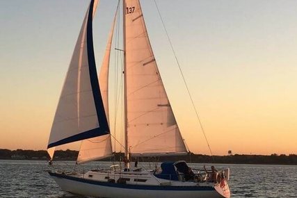 Hunter 37 for sale in United States of America for $25,000 (£18,778)