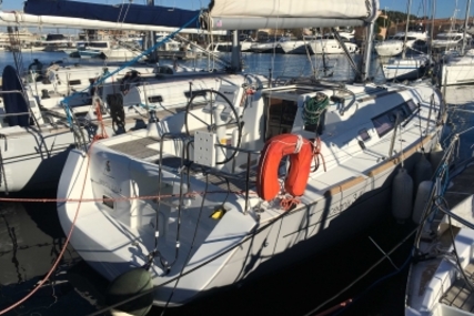 Beneteau Oceanis 34 for sale in France for €88,000 (£77,339)