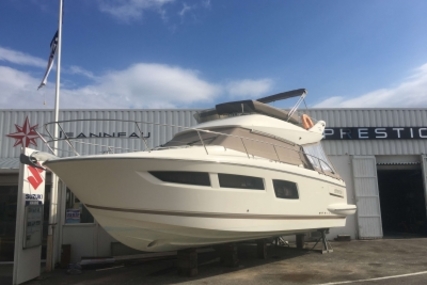 Prestige 350 for sale in France for €178,000 (£156,435)