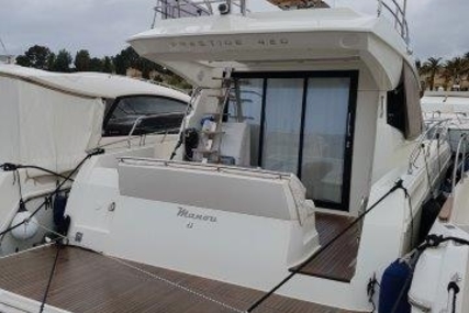 Prestige 420 for sale in France for €360,000 (£316,386)