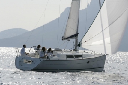 Jeanneau Sun Odyssey 32i for sale in France for €40,000 (£35,054)