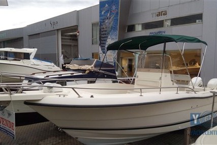 Pursuit C 2470 Center Console for sale in Italy for €54,000 (£47,192)