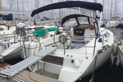 Jeanneau Sun Odyssey 32 for sale in France for €40,000 (£35,054)