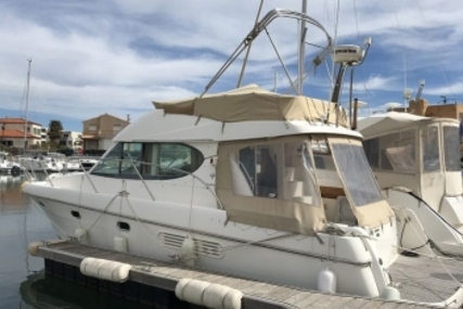 Prestige 32 for sale in France for €105,000 (£91,762)